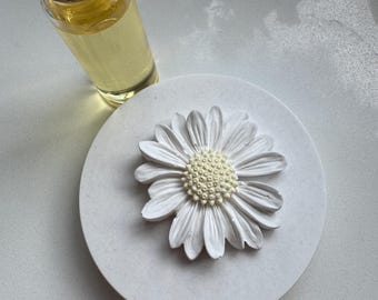 Handcrafted Daisy Oil Diffuser | Subtle Home Fragrance Decor