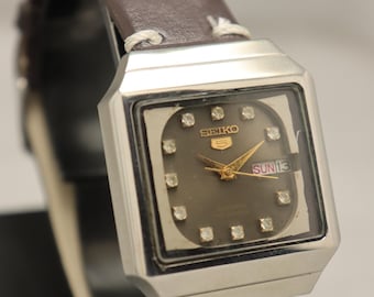 Vintage 1980s Seiko 5 Automatic Men's Watch | Day Date, Japan Made