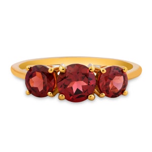 Red Garnet 3 Gemstone Gold Ring, Vibrant Classic Jewelry for Special Occasions,  Unique Statement Ring for Women, Thoughtful Gift for Her