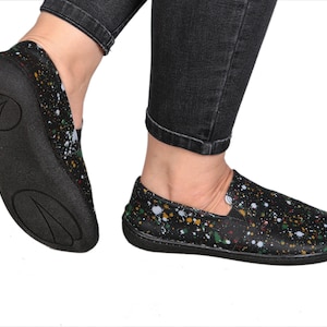 Men&#39;s Handmade Leather Barefoot Slip-On Shoes: Splatter Paint