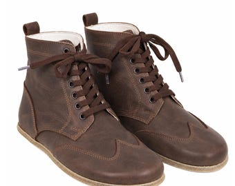 Botas descalzas con puntera de ala para hombre, color marrón oscuro, de cuero sintético, estilo clásico y cómodo: hechas a mano.