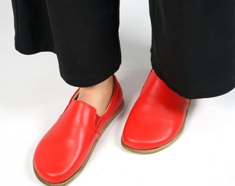 Zapatos yemeníes de cuero rojo para mujer: hechos a mano, sin cordones y descalzos