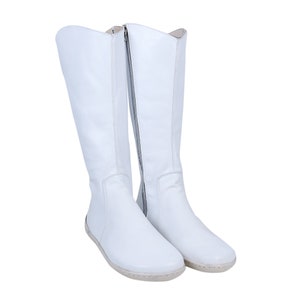 Dames platte knielaarzen op blote voeten Zero Drop WIT SMOOTH lederen handgemaakte schoenen, 6 mm zachte rubberen buitenzool