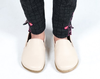 Kids Cream Leather Barefoot Slip-On Shoes: Handmade Yemeni Style