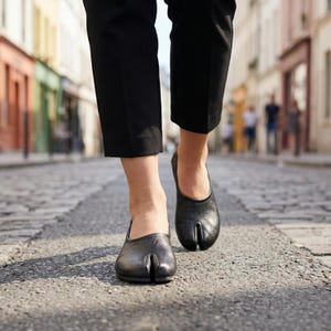 Women's Barefoot Flat Ballet Tabi Shoes Asphalt Black CRAZY Leather Split-Toe, Handmade, Ballerinas 6mm-Rubber-Sole