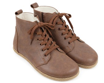 Stivaletti da donna a piedi nudi in pelle marrone Crazy, scarpe classiche comode e dallo stile inconfondibile: realizzate a mano