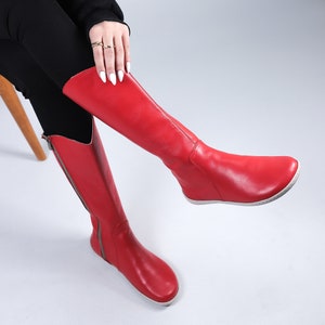 Dames platte knielaarzen op blote voeten Zero Drop ROOD SMOOTH lederen handgemaakte schoenen, 6 mm zachte rubberen buitenzool