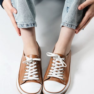Vrouwen bredere Converse stijl schoen, handgemaakt, Zero Drop, Barefoot TAN glad leer, natuurlijk, kleurrijk, lederen binnenzool, 6 mm rubberen buitenzool