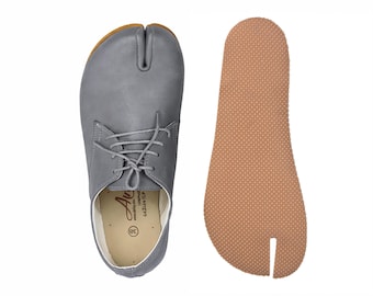 Zapatos Oxford Tabi de cuero liso gris para hombre, mocasines con puntera dividida, estilo cómodo hecho a mano, suela de goma.