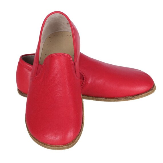 MEN Barefoot Red Leather Handmade Classic Yemeni Shoes  display picture 2