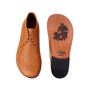 Botas Chukka de cuero para hombre, descalzas, color miel y camello, estilo clásico: hechas a mano. imagen 2