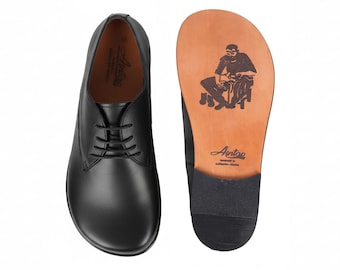 Chaussures richelieu en cuir noir TOLEDO pour hommes, pieds nus, style et confort classiques : faits main, mocassins