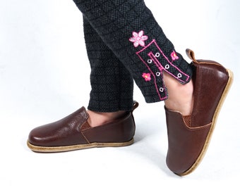 キッズブラウンレザーベアフットシューズ：ハンドメイドスリッポン