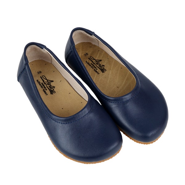 Ballerines plates pieds nus plus larges pour enfants, chaussures yéménites faites main en cuir lisse bleu marine, chaussures garçon naturelles colorées, chaussures fille