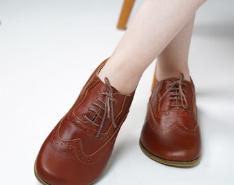 Handgemaakte bruinleren oxfordschoenen: blote voetenmocassins voor dames