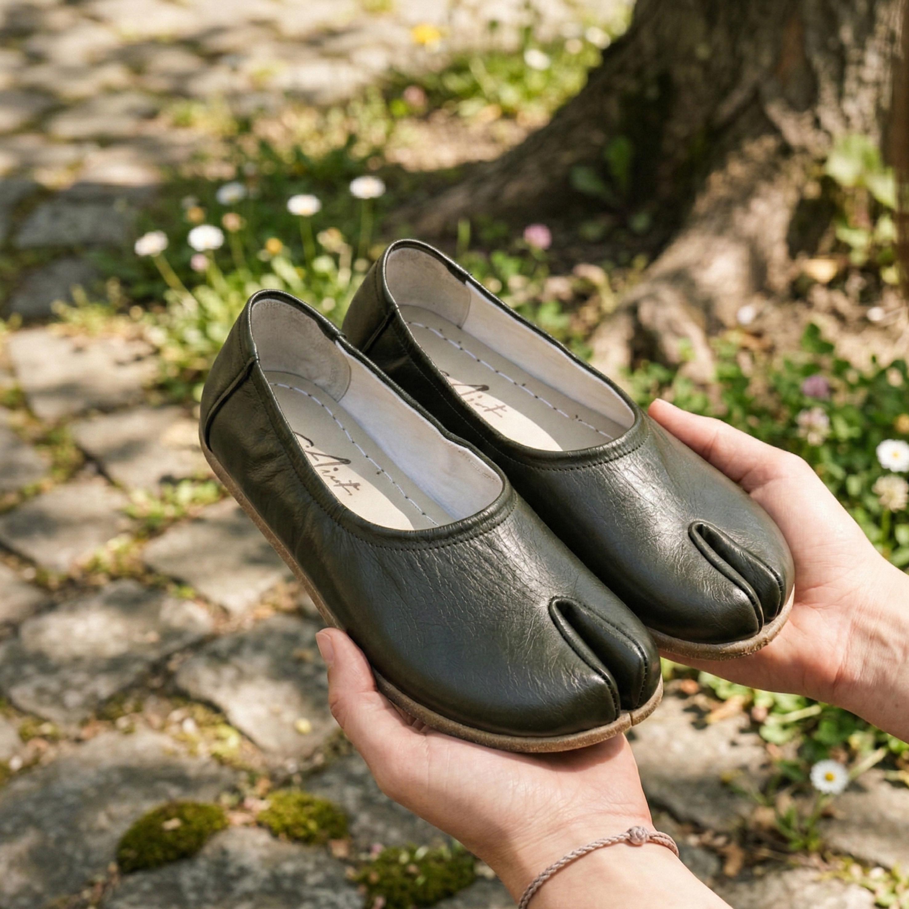 Flat Tommy Slippers Kind Tommy Hilfiger TH HARDWARE GOLD FLAT SANDAL Leather Slippers Flat Tommy Slippers Kind Tommy Hilfiger TH HARDWARE GOLD FLAT SANDAL Leather Slippers