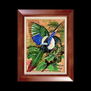 Pintura de Pássaro em Cartão Postal Vintage – Arte Reciclada Pintada à Mão | Decoração de Parede Colorida e Natural | Arte Ecológica Feita à Mão