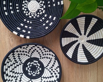 Handwoven Rwandan Wall Basket Set – White and Black African Basket Decor, Fruit Bowl & Wall Art (Set of 3 )”