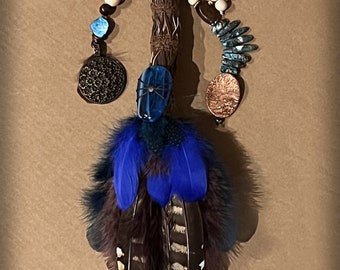 Błękity i ziemiste tony Smudge Feather Fan, Feather Cleansing Wand, z Inukshuk, Smudge sticks. Przepięknie i z miłością szczegółowo.