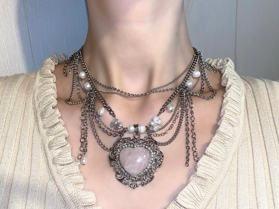 Freshwater pearl necklace with rose quartz heart pendant
