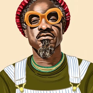 Op de afbeelding: Digitaal portret van een persoon met een rode gebreide muts en een grote oranje bril. De persoon draagt een groen shirt, gestreepte tuinbroek en een gouden en groene ketting. De achtergrond is effen beige.