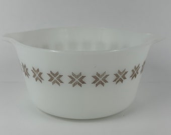 Vintage Pyrex One Quart Casserole Dish, No Lid. Town and Country Collection.