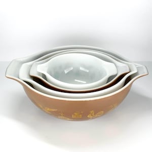 Vintage Pyrex Early American Cinderella Nesting Mixing Bowls Set of 4