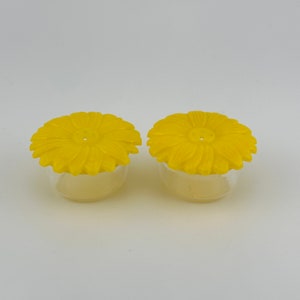 Vintage Miniature Yellow Daisy Salt and Pepper Shaker Set, Made by Jaydon. Perfect for a picnic basket!