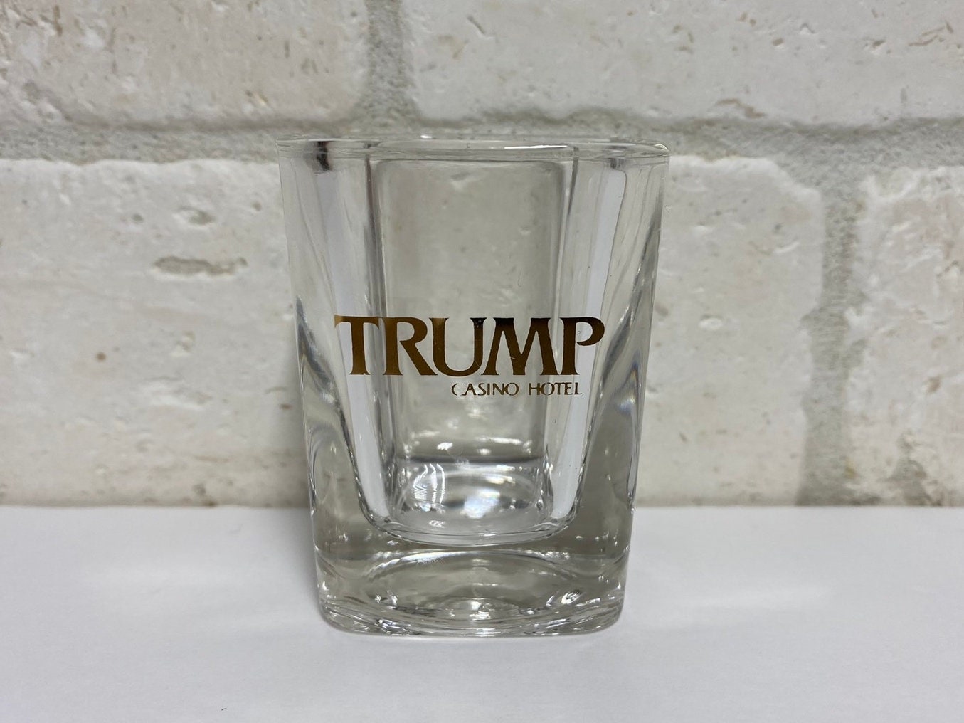Relatief porselein Concessie Vintage Shot Glass Trump Hotel Trump. Casino Atlantic City - Etsy België