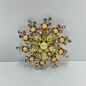 Vintage Brooch, Starburst Design with Beautiful Yellow and Amber Rhinestones and Faux Pearls Throughout