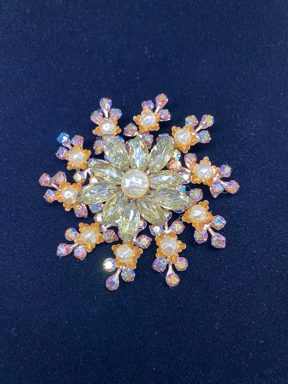 Vintage Brooch, Starburst Design with Beautiful Y… - image 1