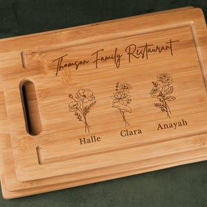 Personalized Family Kitchen Cutting Board With Names, Custom Engraved Bamboo Board, Mother’s Day Gift For Mom Or Grandma, Floral Design