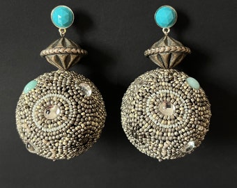 Boucles d'oreilles en argent brodées de rocailles et de cristaux Byzance