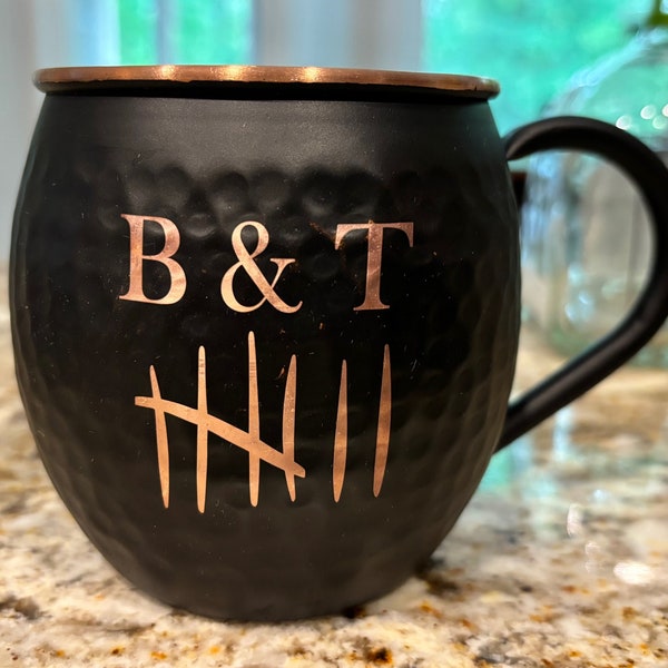Caneca Moscow Mule em cobre preto gravado, presente de aniversário martelado