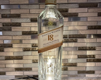 Johnnie Walker 18 YR flessenlamp op teruggewonnen bourbonvatbasis