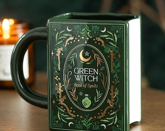 Green Witch Tasse – Witchy Mug im Zauberbuch Design, spirituelle Tasse, Pflanzen Magie, Cottagecore Geschenk, Frühling Deko, Leser Geschenk
