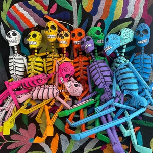 Skeletfiguur van papier-maché uit Mexico