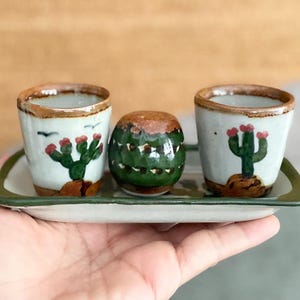 Tonalá Steingut Tequila Set mit Kakteenmotiven für zwei (2) mit Salzstreuer und Servierplatte - Saguaro, Agave, Nopal
