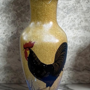 Vintage rooster vase. Tall yellow vase with chicken design. Rooster lover gift. Rooster decor. Artificial flower holder. Farmhouse decor