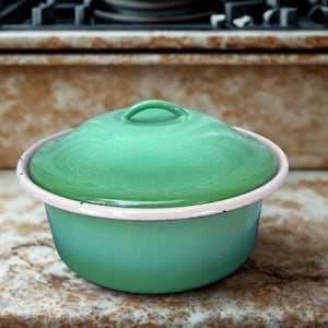 Mid Century Ombré Green Enamel Dutch Oven: Vintage Casserole Dish