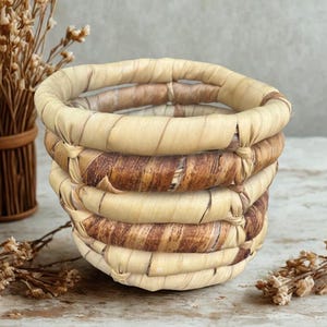 Vintage Corn Husk Planter Basket: Thick Weave Boho Key Keeper