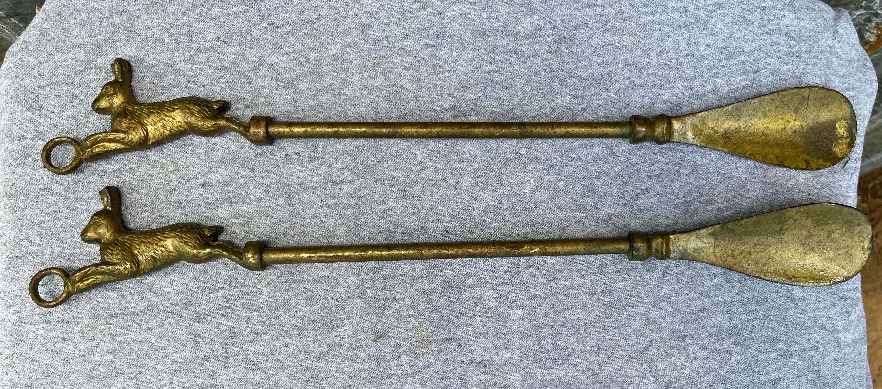 Vintage Brass Rabbit Shoe Horns: Antique Hare Handle Boot  display picture 1