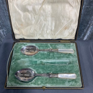 Vintage spoon set.Old English Silver Jam Spoons. Hand engraved . Mother of pearl handles. Collectible. 1800’s