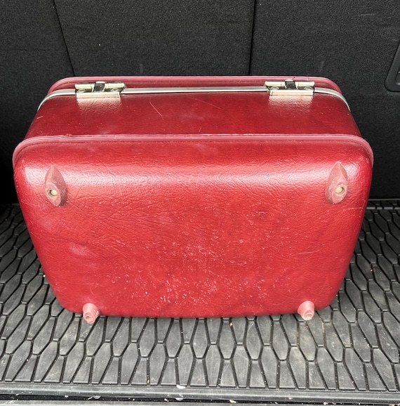 Vintage American Tourister Burgundy Train Case: Hard Shell Makeup Luggage