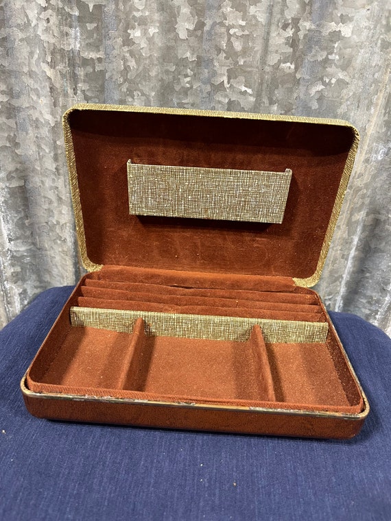 Old Jewelry Box. Ring or trinket keeper. 1960’s be