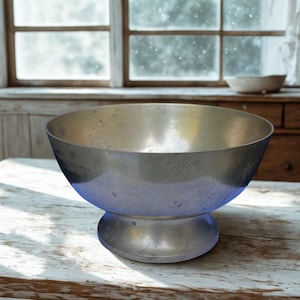 Vintage Brass Pedestal Bowl – Mid Century Brass Footed Bowl – Decorative Catchall  Bowl – Tarnished Patina