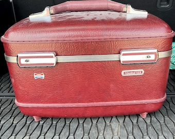 Vintage American Tourister Burgundy Train Case: Hard Shell Makeup Luggage