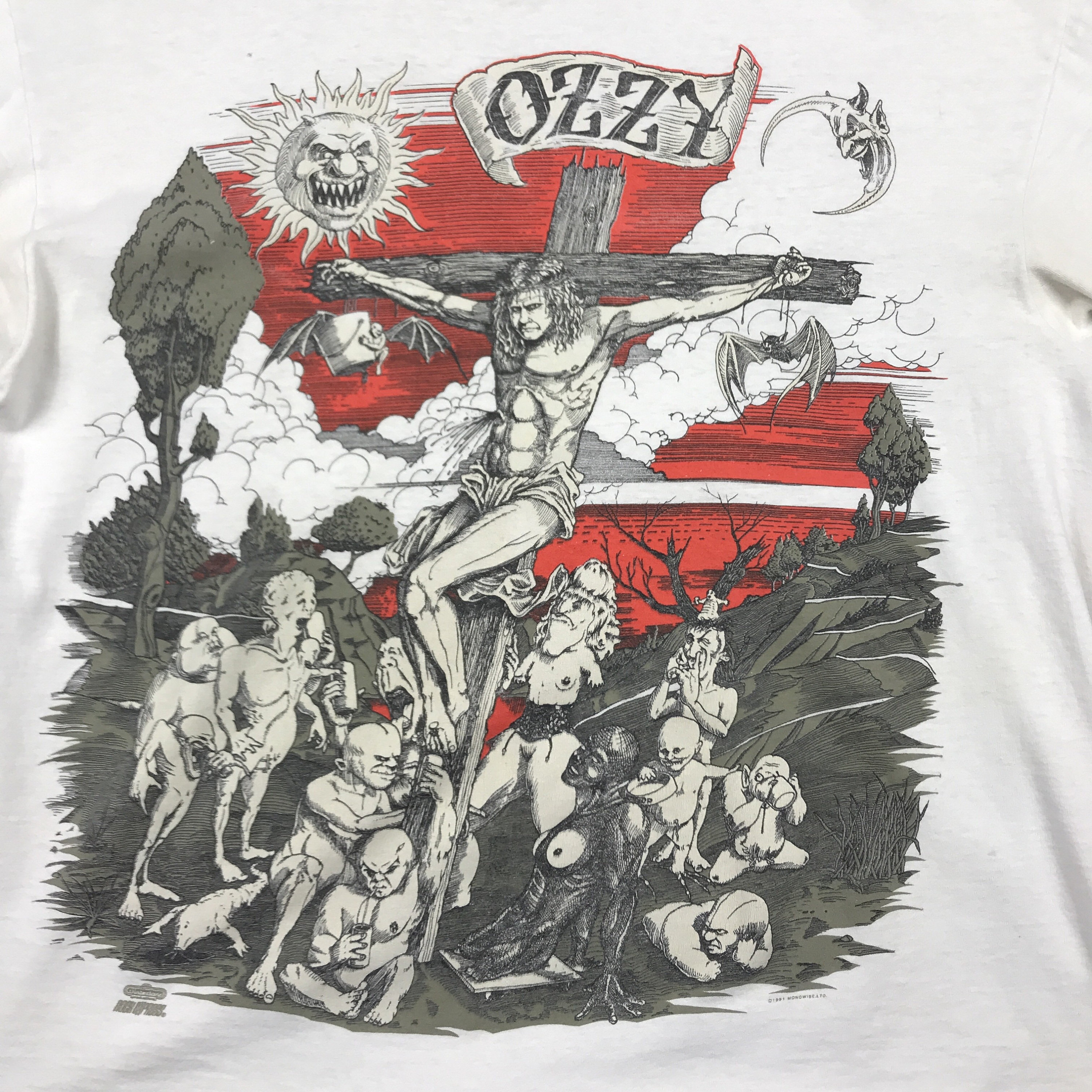 Vintage Ozzy Osbourne “Crucifixion” Glow In The Dark Design USA Made single stitch t-shirt size XL