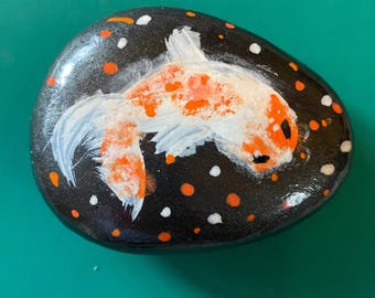 Hand-Painted Koi Fish Stone Art by Young Artist - Free Easel