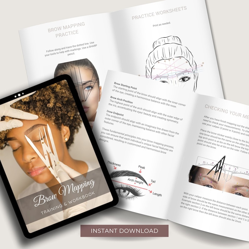 Puede incluir: Una tableta digital que muestra un libro de trabajo titulado "Brow Mapping Training & Workbook". El libro de trabajo presenta ilustraciones e instrucciones para el mapeo de cejas, incluidas medidas para la altura del arco, el pico, la cola y la longitud. La imagen tambi&eacute;n muestra un par de herramientas de mapeo de cejas.